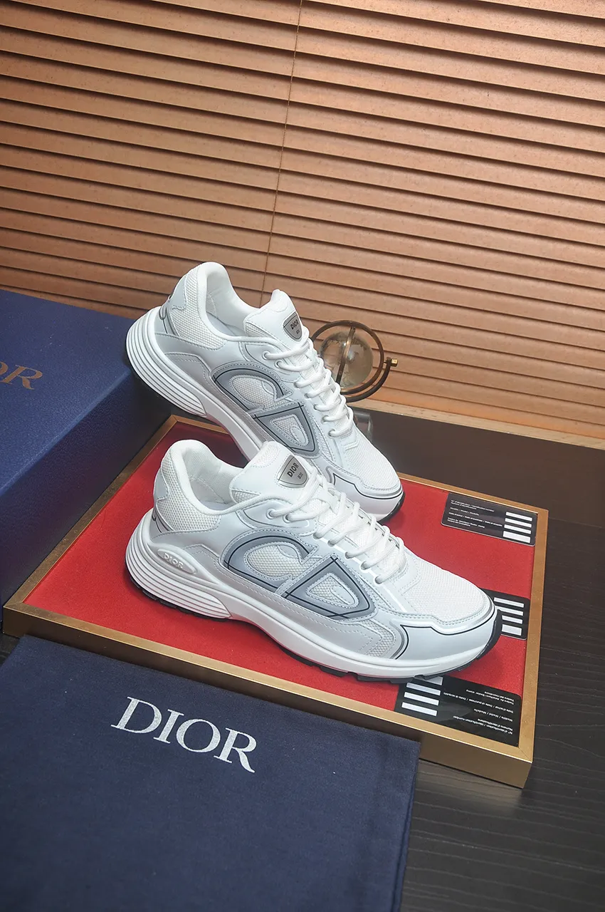 Men's men's shoes 💰: 500💶 (top original order) Brand: Dior (Dior) Standard code: Men's code 38-44 (45 customized) Grade: Same as the official website Material: Top original cowhide spliced ​​together Original wear-resistant and lightweight outsole Style category: Fashionable casual shoes Distinguished luxury brand elements top luxury Color: Actual picture color